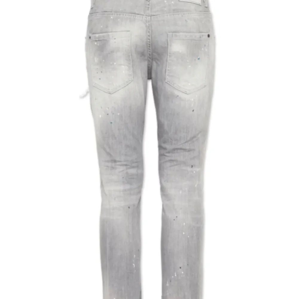 dsquared2 byxorn i st 46 i väldigt bra skick. Nypris 6500.  1200 snabb affär . Jeans & Byxor.