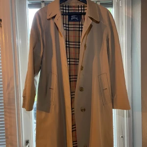 Burberry Rock - Skick 9/10 | Storlek S | Inte använd mycket