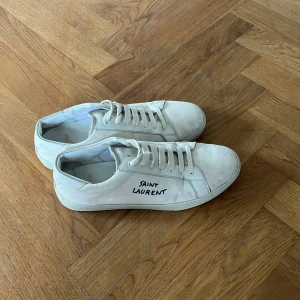 Ysl skor  - Storlek-42,5 Skick-8/10, lite creasade   100% äkta