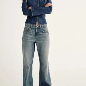 zara jeans - Säljer dessa jeans fr zara då de inte kommer till användning. Nypris 400. Använt ett fåtal gånger.