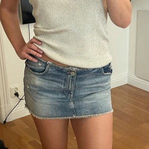 Minikjol  - Mini- jeanskjol från pull and beat köpt i somras💗
