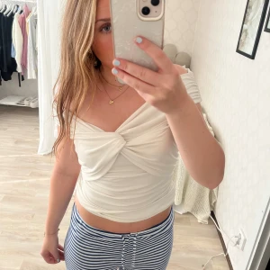 INTRESSEKOLL bikbok topp - Kollar intresset på denna toppen från bikbok💞 den är i bra skick 