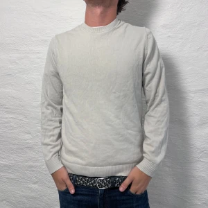 Massimo dutti crewneck  - Använd ett fåtal gånger! Mycket fint skick!