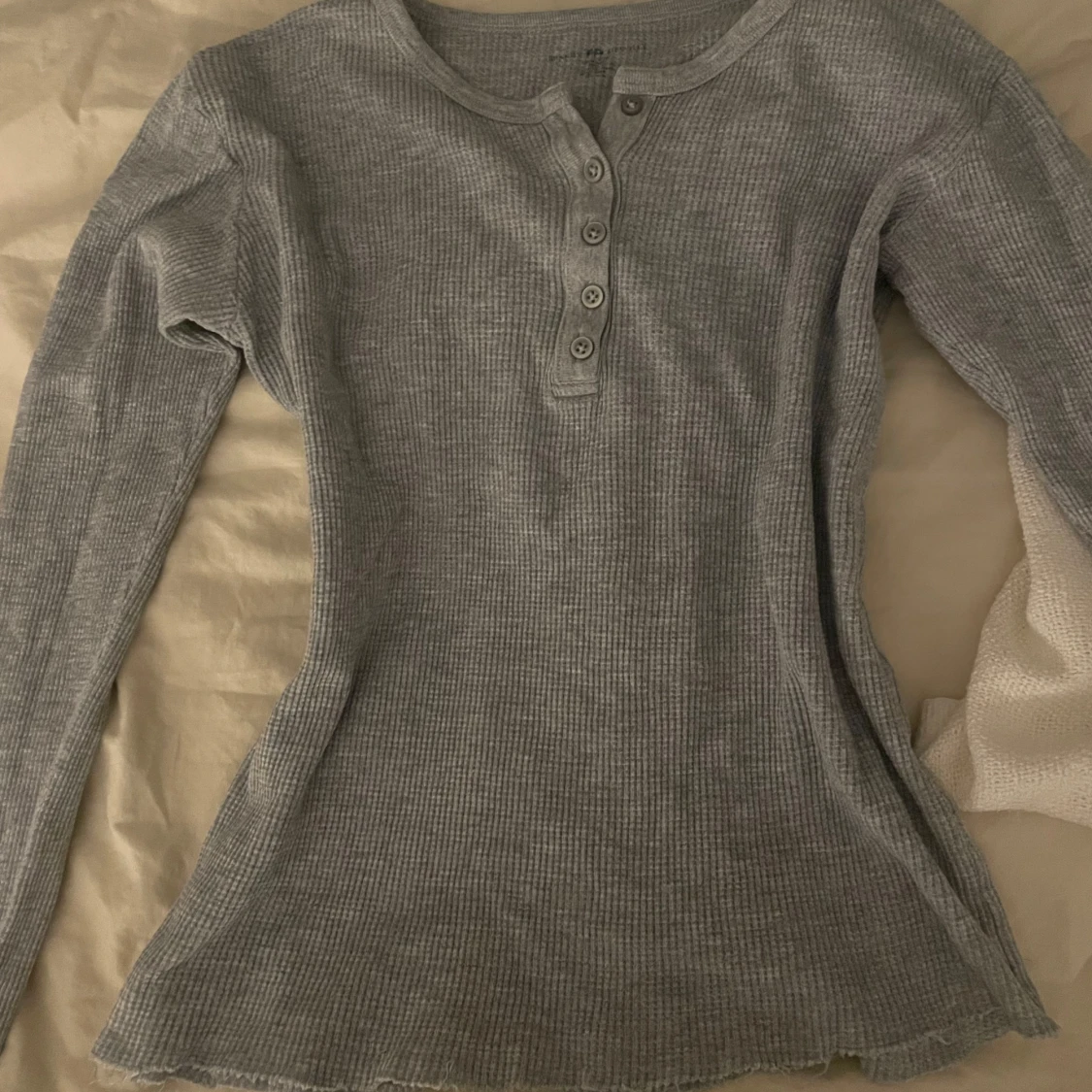 y2k knapp grå tröja
