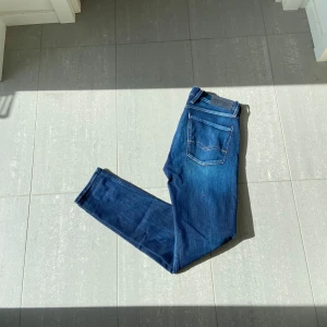 Replay Anbass Hyperflex Jeans  - Säljer nu dessa snygga replay Anbass Hyperflex jeans, skriv för fler bilder/frågor🙌🏼