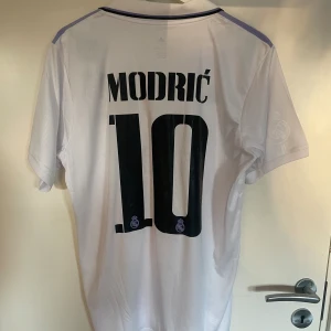 Modric tröja 23/24 - Oanvänd