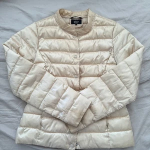 Snygg höst jacka - Super snygg höst jacka som inte kommer till användning 🍂