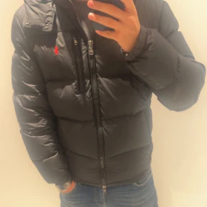 Ralph Lauren Jacka - Använde den i 3 månader, vill sälja för att jag har köpt en ny jacka. Kvitto finns. 
