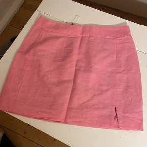 Rosa kjol gina - Rosa kjol från Gina i linne. Aldrig använd, storlek 42 men inte stretchig 