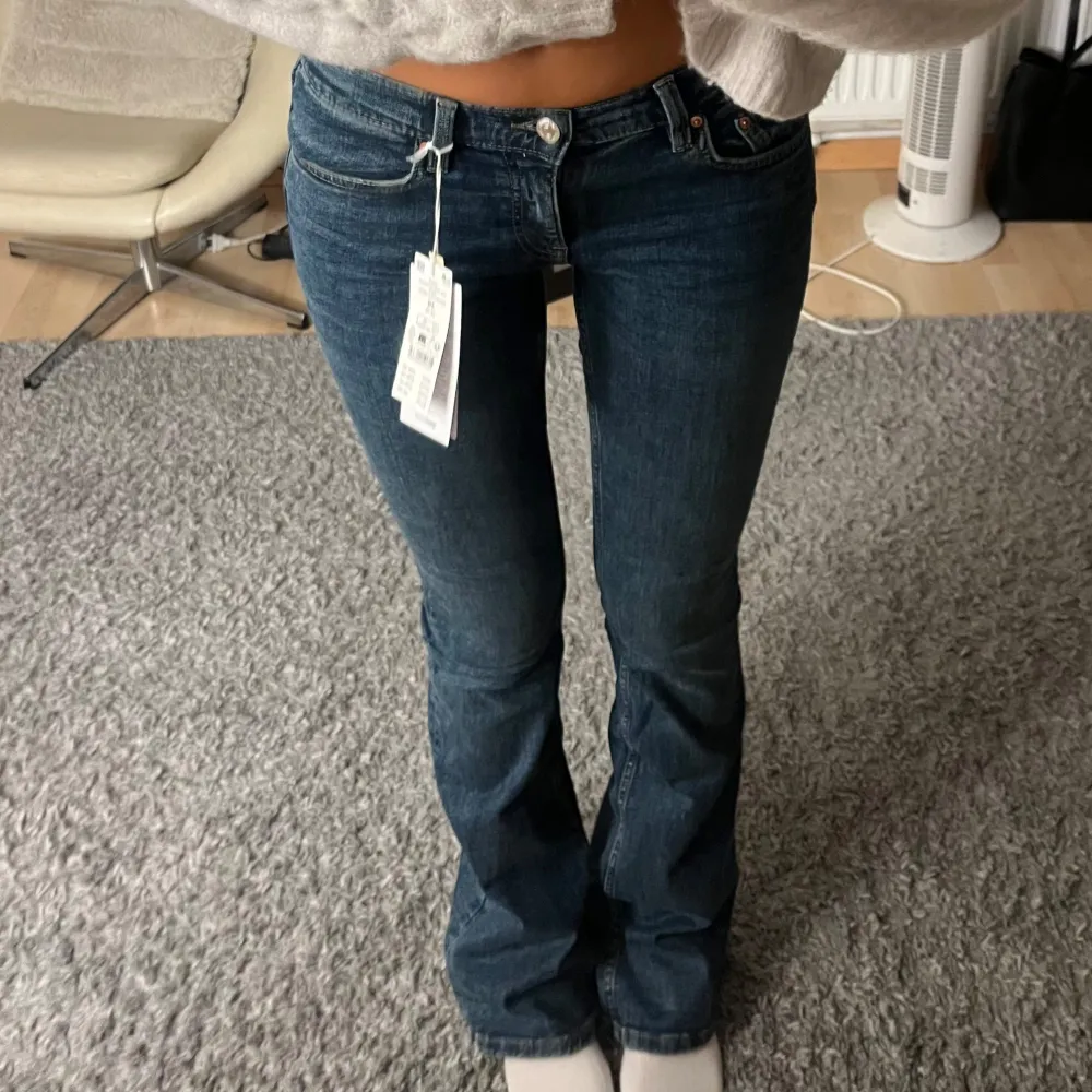 helt nya lågmidjade jeans från gina, jag är 174cm💕. Jeans & Byxor.