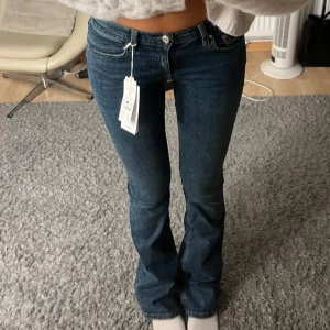 jeans - helt nya lågmidjade jeans från gina, jag är 174cm💕