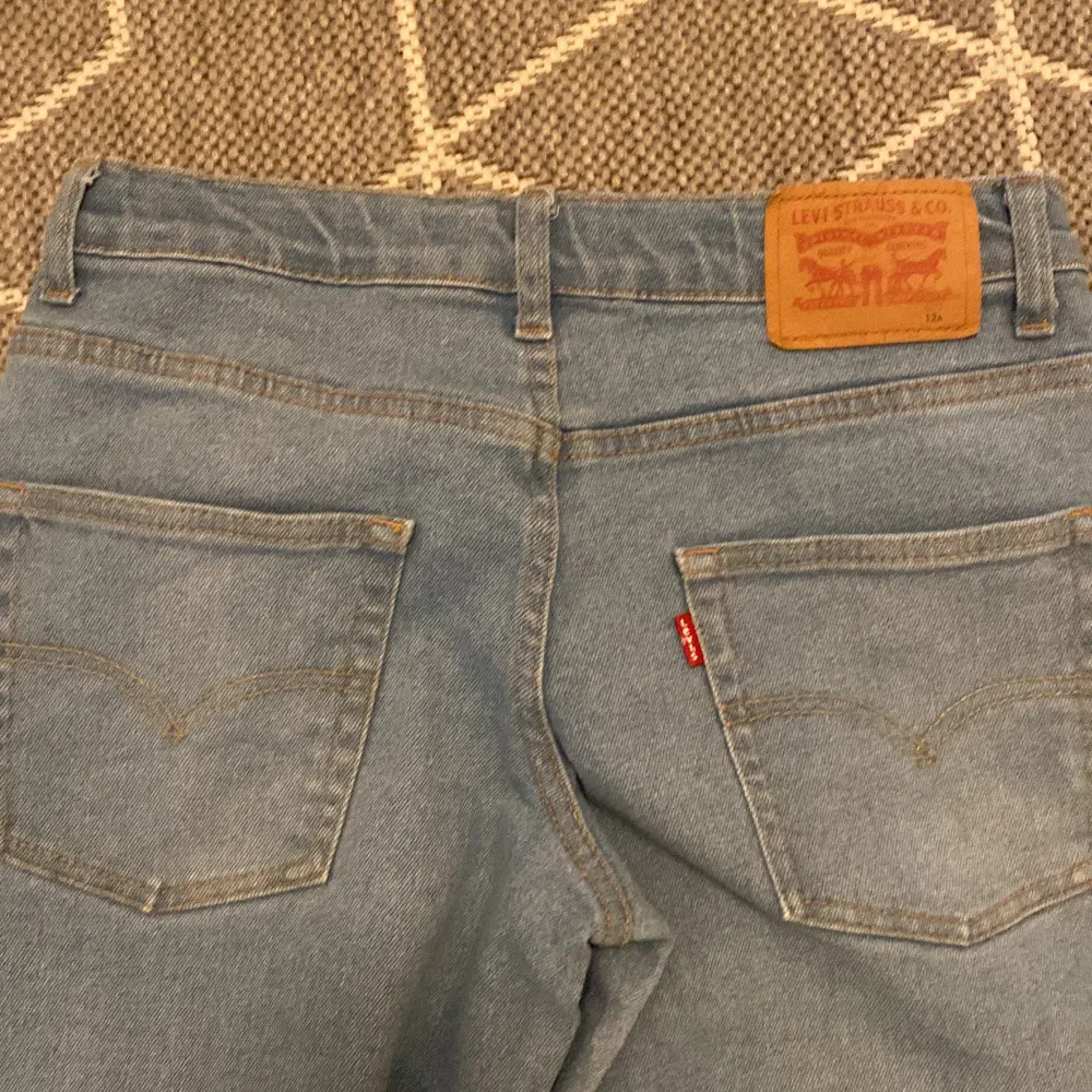 Stretchiga Levis jeans strl.152, 12 år ca. Bra skick. Jeans & Byxor.