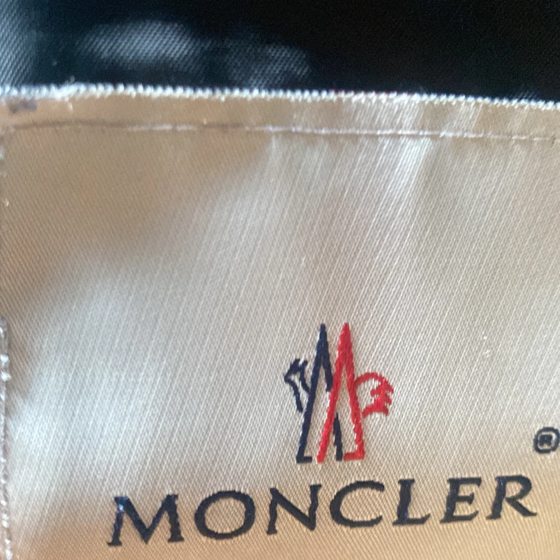 Hej,säljer min moncler väst - 90