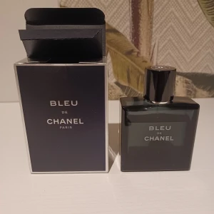Bleu de chanel edt 50ml - Bra parfym, 45/50ml kvar nypris ligger runt 1200 men jag säljer för bara 699kr.