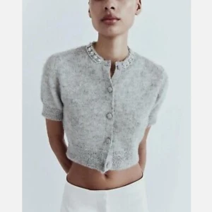 Zara cardigan topp - Superfin zara topp som är helt nyköpt men aldrig använt tyvärr, superfin med jätteskönt material. Skriv vid intresse! 🥰