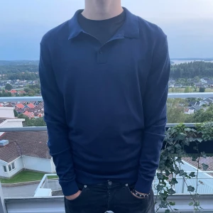 Piké tröja - Tjena, säljer nu min piké sweatshirt från selected Homme. Skriv gärna om ni har några funderingar🤩💭