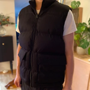 Vadderad väst - Aldrig använd 
