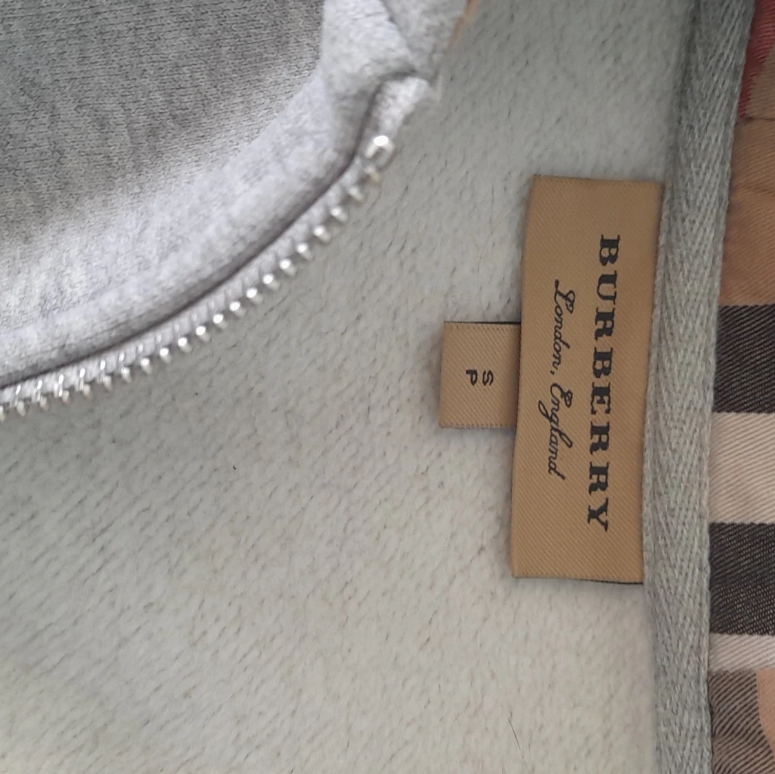 Grå hoodie från Burberry - 90