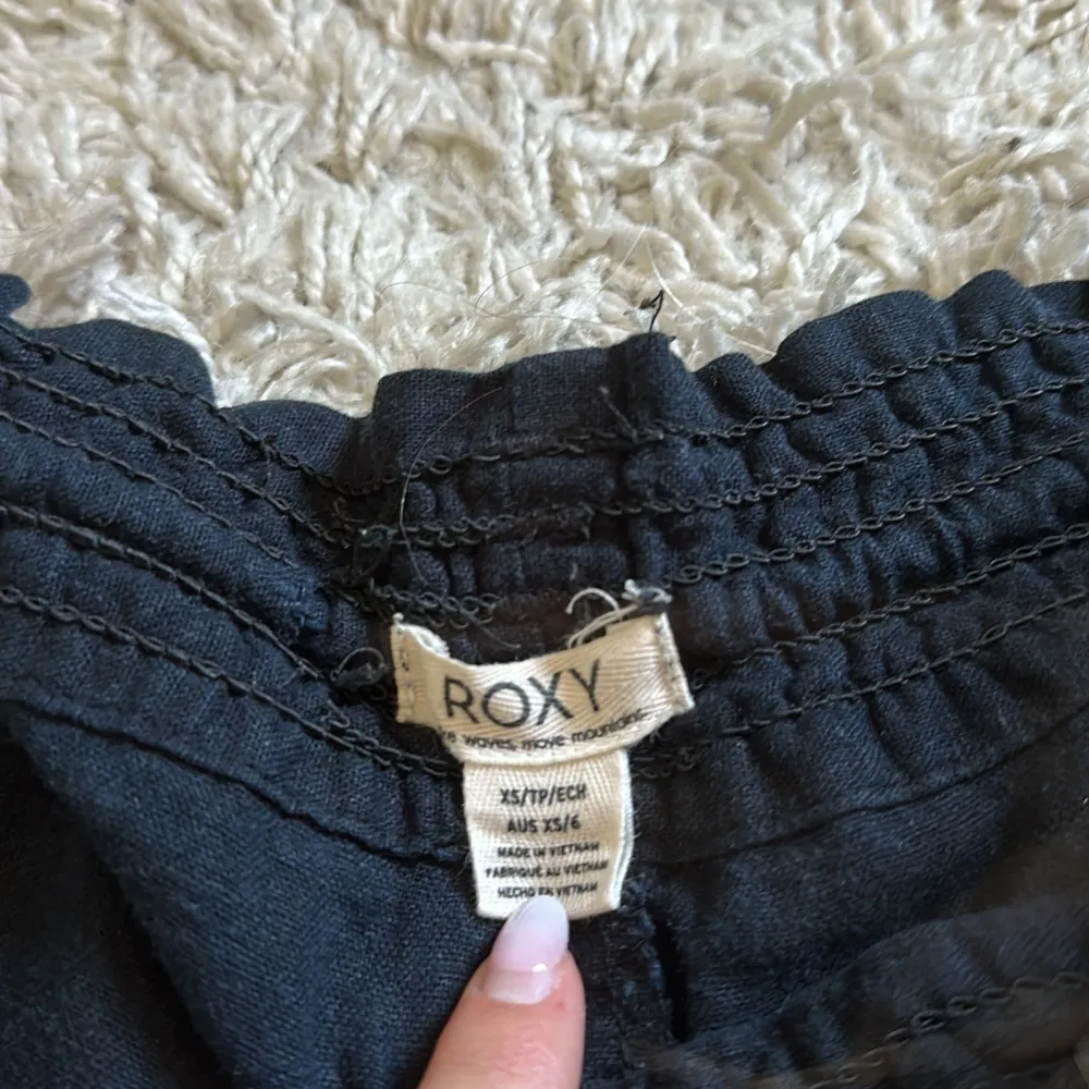 Säljer d för stt de inte passar mig längre, har int använt de många gånger, o de är i bra skick Nypris:600kr. Jeans & Byxor.