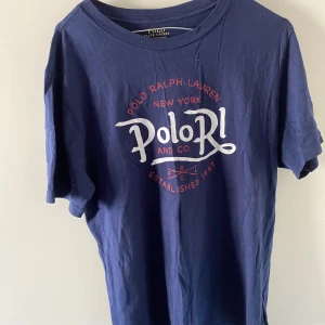 Ralph lauren t-shirt - Riktigt fet ralph lauren tisha i bra skick. Passar s/m. Hör av er vid frågor eller funderingar!