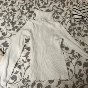 Turtle neck - turtle neck lång ärmar vit stickad taight tröja