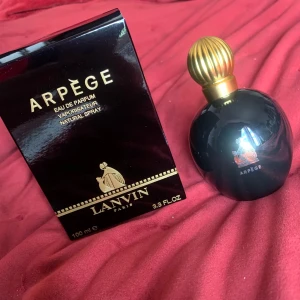 Lanvin Arpége - Parfym Lanvin Arpège. Endast provad, så strax under 100 ml.
