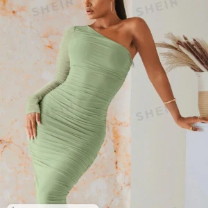 Klänning  - Jättefin mintgrön klänning säljer för 80kr