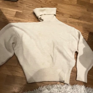 Tröja  - Jätte fin och skön. Aldrig använd 