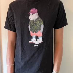 Stüssy t-shirt - Black Stüssy T-shirt  Inga skador eller täcken på användning 