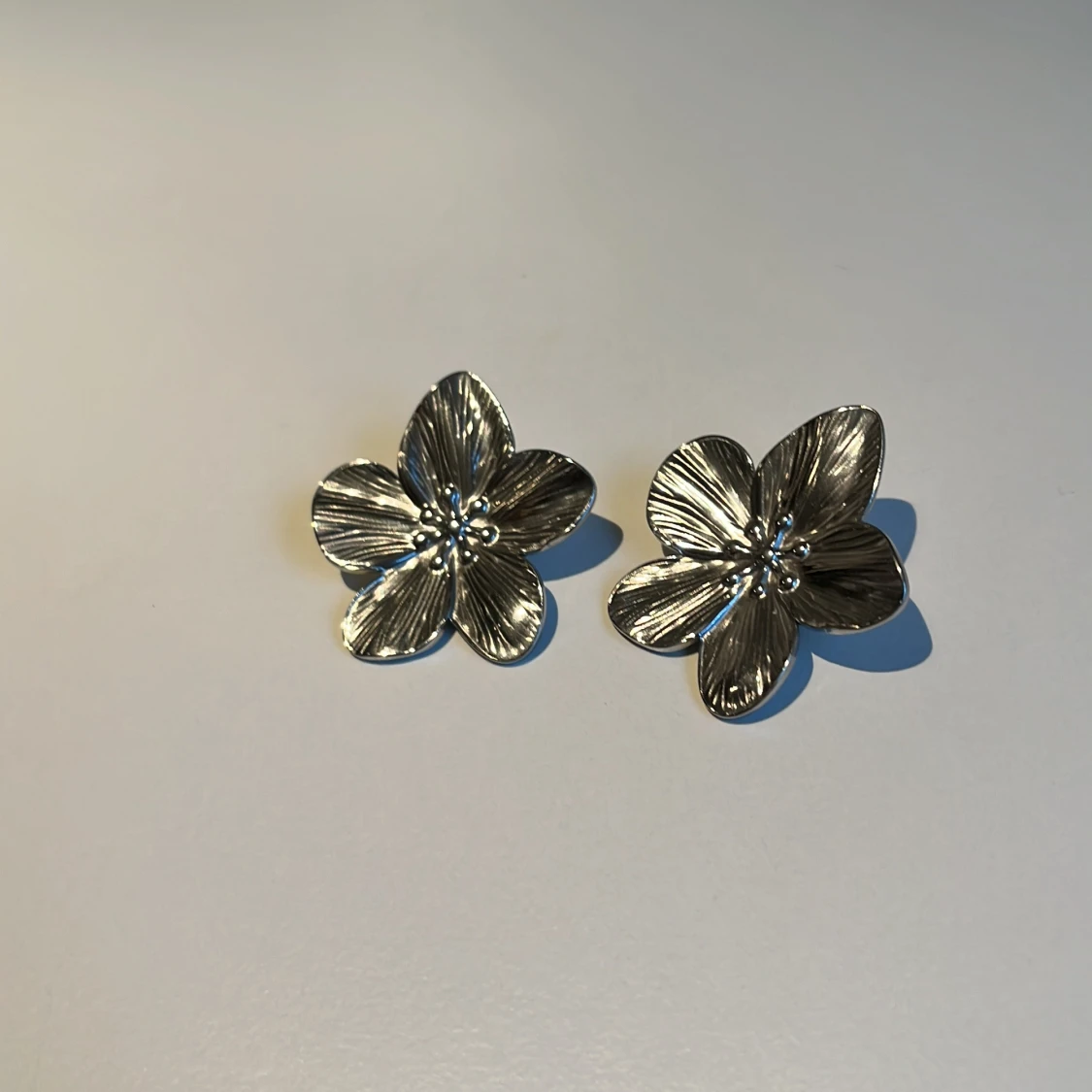 Blommörhängen från SHEIN  - 93