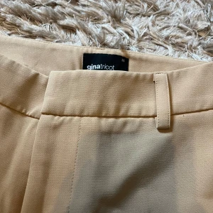 Croppped kostymbyxa  - Kostymbyxa med vida ben 