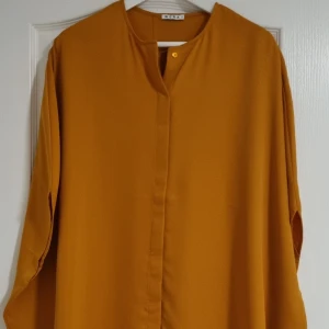 Fin blus/tunik - Vacker blus/tunik från wera. Har användt bara en gång. 