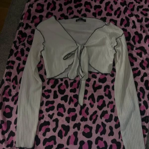 Topp från shein  - Går att justera på magen som man vill sitter bra på 