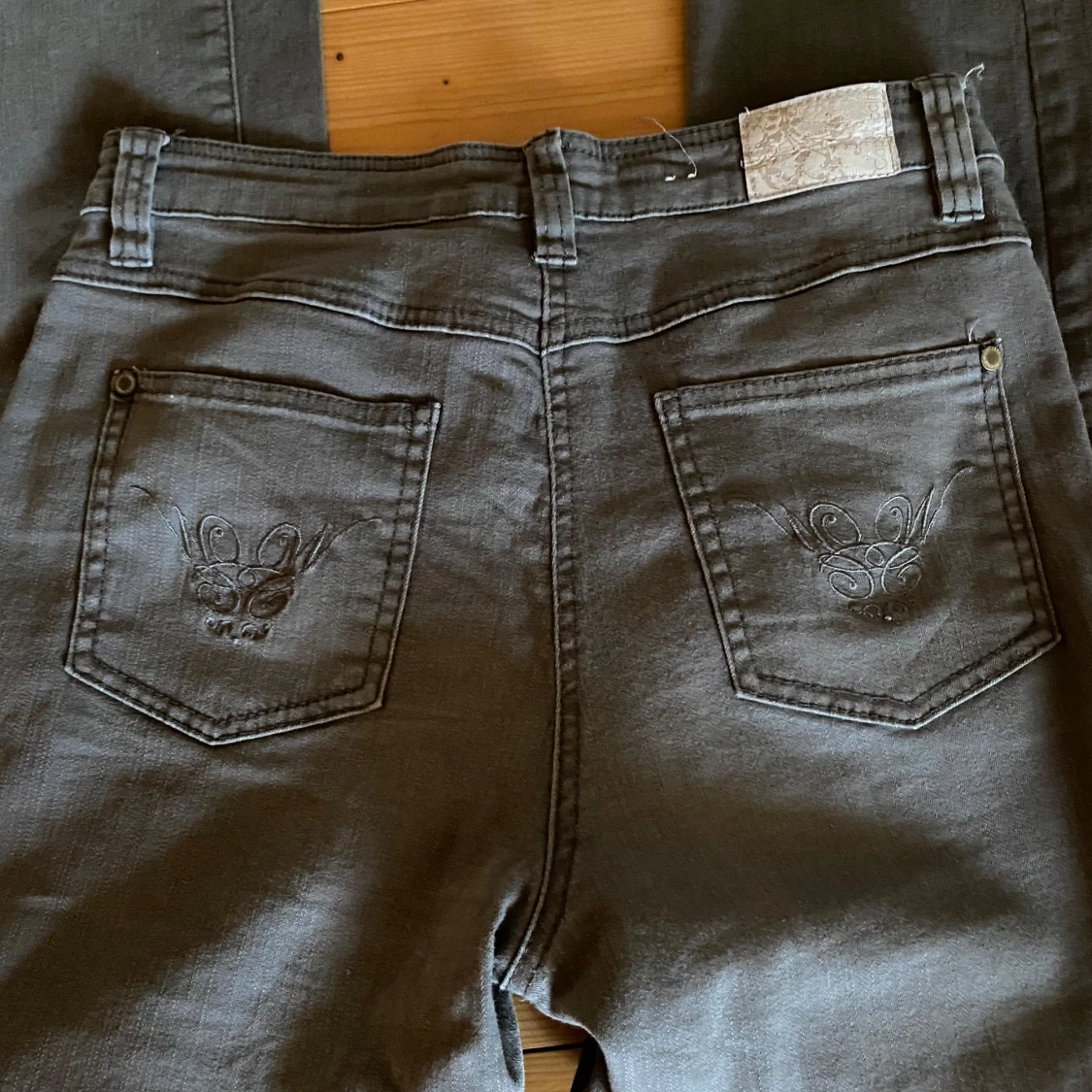 Jättefina bruna jeans. - 92