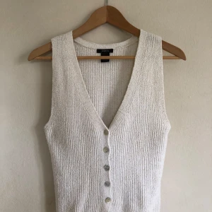 Stickad vest från Lindex S - Fin stickad vest i storlek S från Lindex.