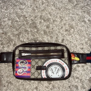 Gucci väska  - Den är i ett bra och fint skick, jag kan även byta mot något 