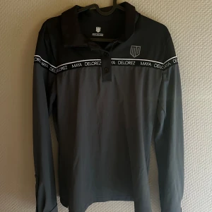 Maya delorez  - Tröja från maya delorez, superfint skick! Liten i storlek.