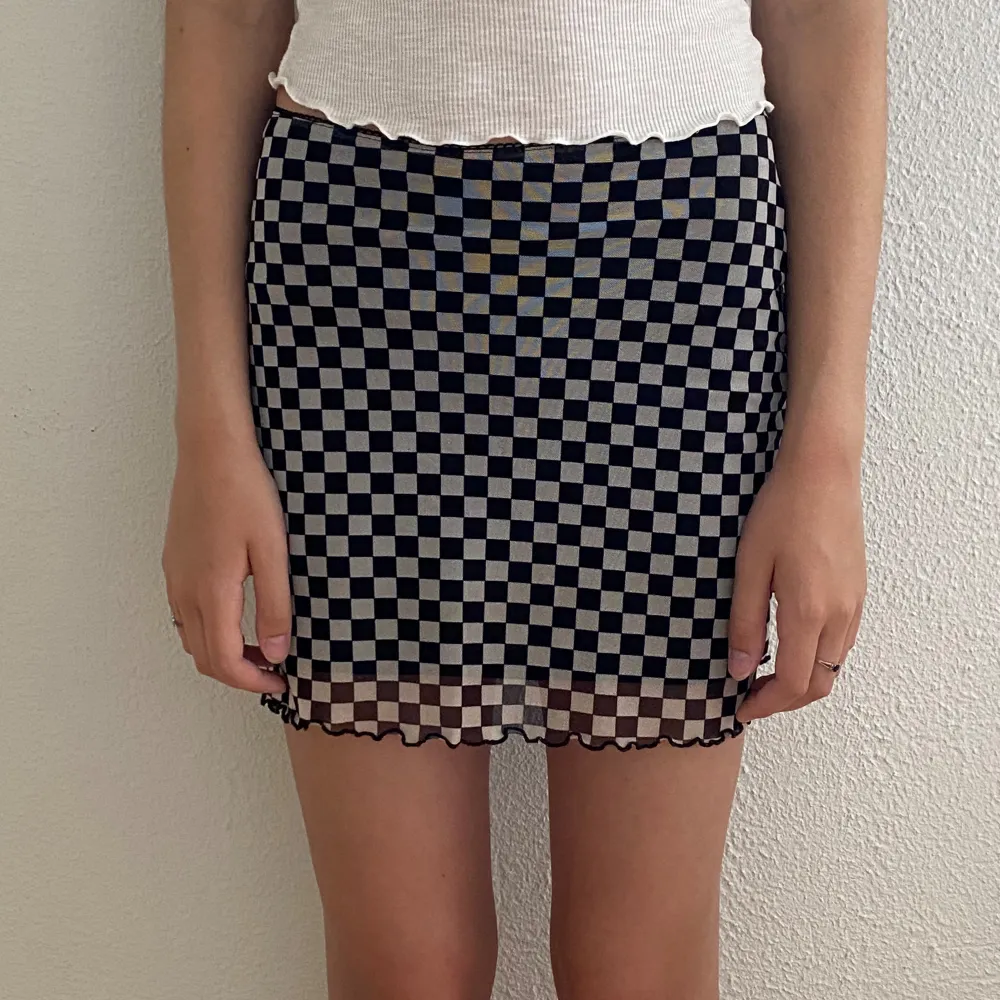 Söt rutig miniskirt från H&M. Bra skick.. Kjolar.