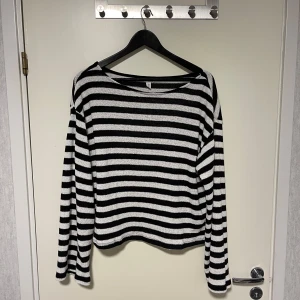 Tröja  - Virkad tröja från HM Mycket bra skick, användes 2 gånger.