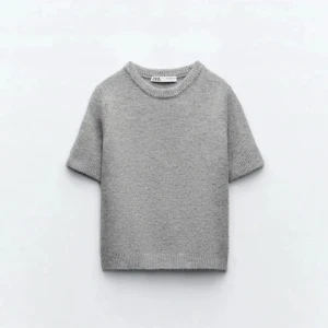 Stickad t-shirt från zara  - Stickad t-shirt från zara. 