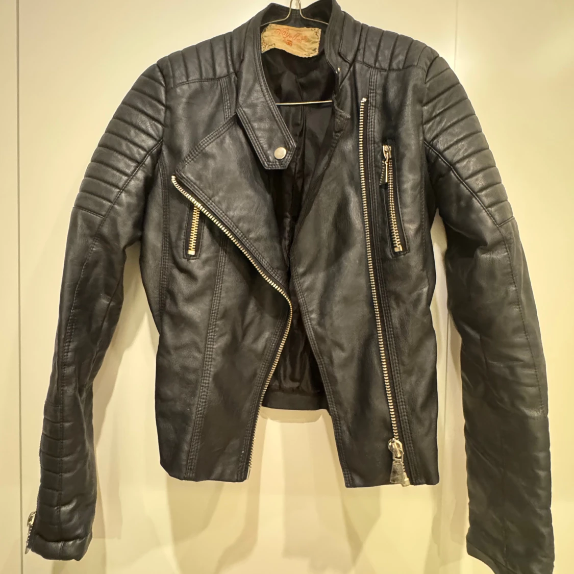 Skinnjacka från Chiquelle