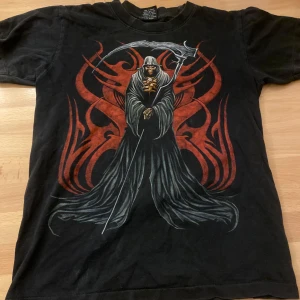 emo shirt  - jättefin tröja i storlek M🫶🏻