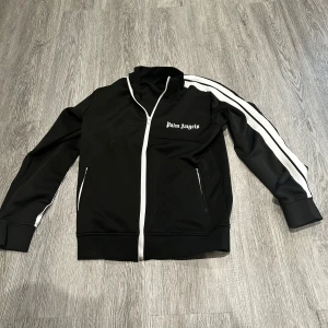 Palm angels zip - Säljer nu min Palm angels zip då jag inte använder den längre skick 9/10