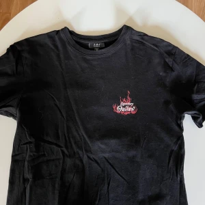 Tshirt  - Knappt använd