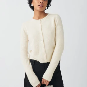 vit kofta🤗🤗 - superfin kofta i storlek XL men ganska liten så sitter lite overaized på mig som har S/M annars❤️❤️