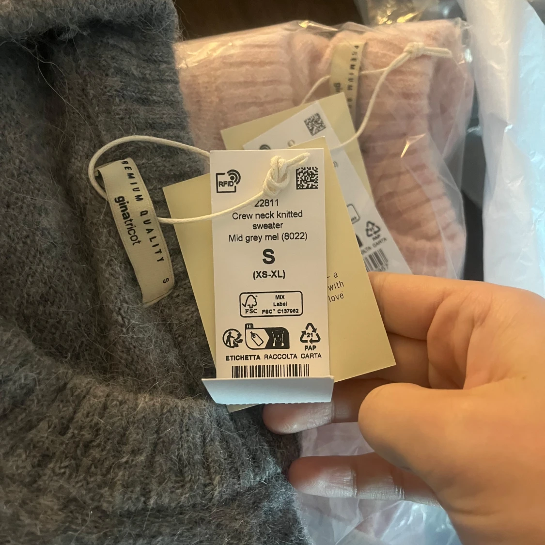 Fin grå stickad tröja från Gina Tricot  - 90