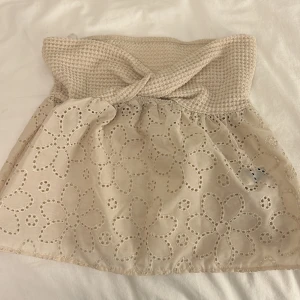 Blus - Säljer min fina blus/topp, aldrig använd endats provad 💗