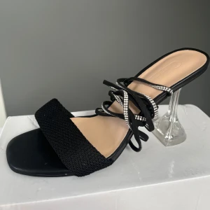 Klackskor  - Använda 1 gång  Med snörning 