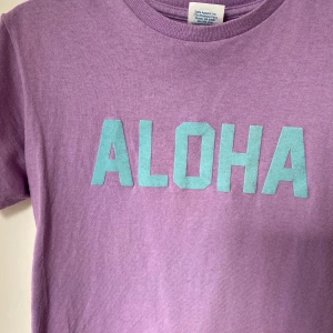 Aloha tshirt storlek s  - 100% bomull i mycket fint skick! Köpt i usa. 