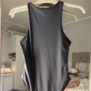 Body - Oanvänd body,frakt står man för själv.